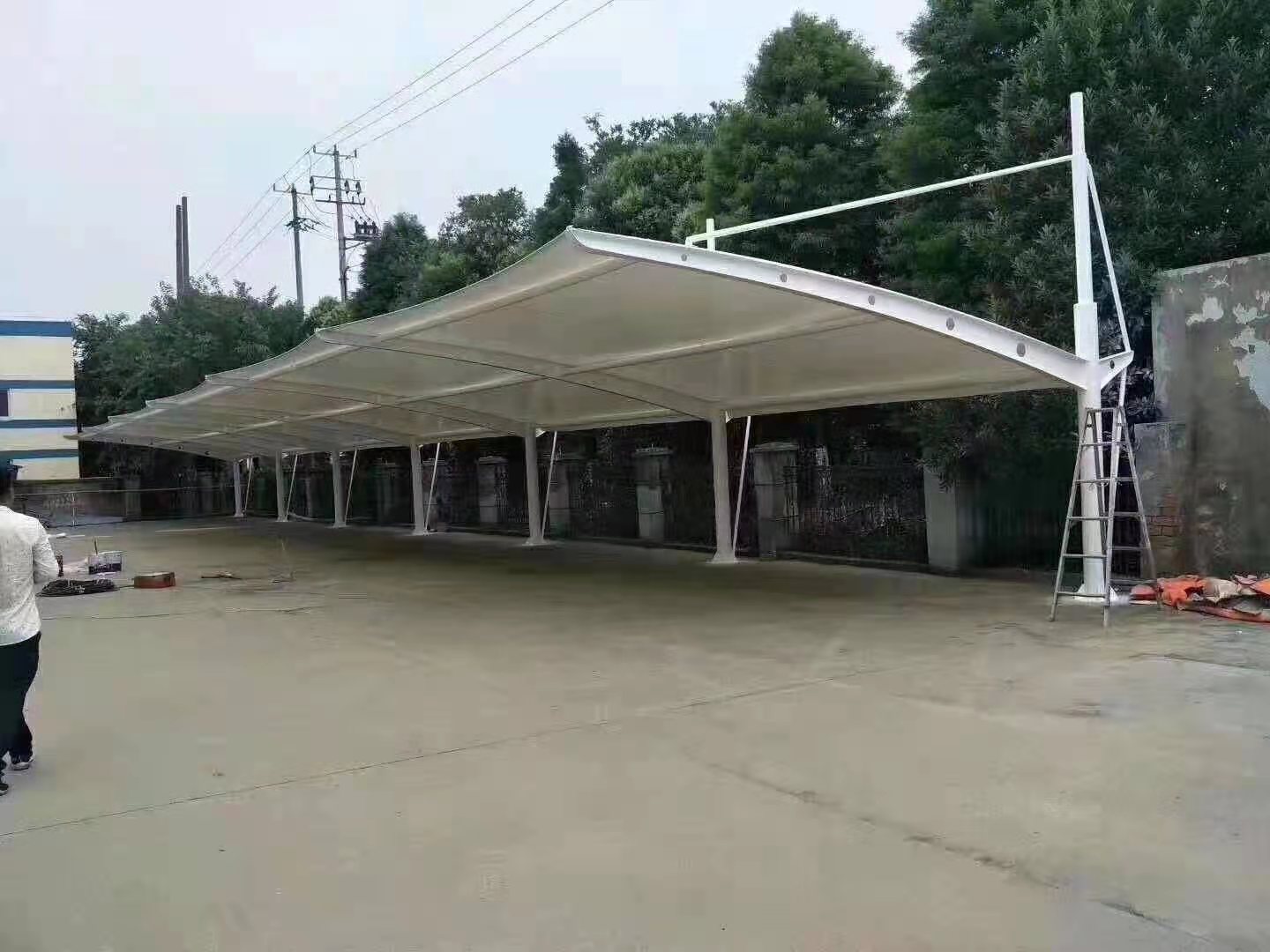 膜結構自行車棚